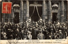 Paris 7e-La foule défilant devant le corps du général Gallieni à Paris 7e