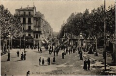 Avignon Place de l'Hotel-de-Ville Rue de la République à Avignon