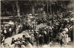 Fetes de Jeanne d'Arc Compiegne La Cortege dans la foret