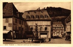 Alsace Thann rue et Statue Saint-Thiebault à Thann