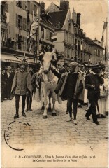 Fetes de Jeanne d'Arc Compiegne Le Cortege dans Rues de la Ville à Ville