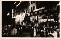 Paris Les Champs-Elysées la nuit au Marignan