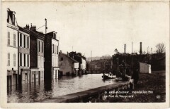 Carte postale ancienne Bas-Meudon - Inondation 1910 - La Rue de Vaugirard
                                                                     à Meudon
                                