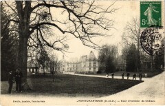 Pontchartrain Cour d'Honneur du Chateau
