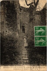 Chevreuse Escalier et Porte d'Entree du Chateau de la Madeleine à Chevreuse