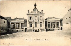 Chanteloup-les-Vignes La Mairie et les Ecoles à Chanteloup-les-Vignes