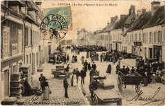 Houdan La Rue d'Epernon le Jour du Marche à Houdan