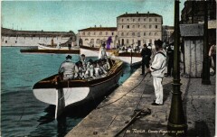 Toulon Canots Majors au port à Toulon
