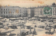 Toulouse - La Place Du Capitole A La Fin Du Marche à Toulouse