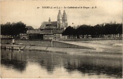 Tours La Cathedrale et le Cirque à Tours