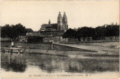Tours La Cathedrale et le Cirque à Tours