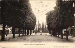 Chinon Place de l'Hotel de Ville à Chinon
