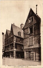 Tours Vieilles maisons de la Place Plumereau à Tours