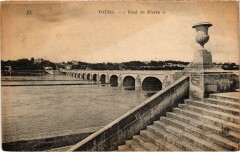 Tours Pont de Pierre à Tours