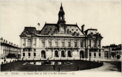 Tours Hotel de Ville et la Rue Nationale à Tours