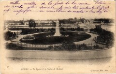 Tours Le Square et Statue de Rabelais à Tours