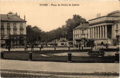 Tours Place du Palais à Tours
