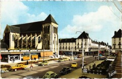 Tours Rue Nationale et Eglise Saint-Julien à Tours