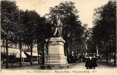 Tours Place du Palais à Tours