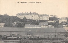 Nevers - Institution Saint Cyr - Train à Nevers