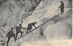 Chamonix - Les Grands Mulets - Traversee D'Une Crevasse