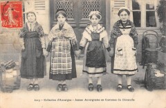 Collection D'Auvergne - Jeunes Auvergnates En Costumes Du Dimanche