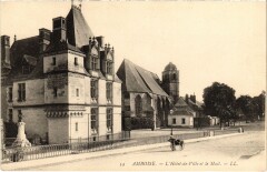 Amboise L'Hotel de Ville et le Mail à Amboise