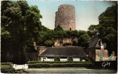Chateau-Renault Le Donjon vu du Jardin Public