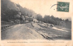 Tramway Du Puy De Dome - Intersection De La Route Pour Les Pietons Avec L