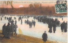 Lyon - Le Parc De La Tete D'Or Sous La Neige - Lac Gele - Les Promeneurs