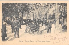 Paris - Champs Elysees - Les Voitures Aux Chevres