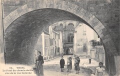 Triel - Le Pont Du Chemin De Fer - Vue De La Rue Galande