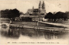 Tours Cathedrale et le Cirque à Tours