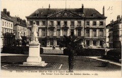 Tours Hotel de Ville et Square Rabelais à Tours