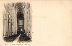 Tours La Nef de la Cathedrale à Tours