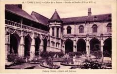 Tours Cloitre de la Psalette Galeries et escalier à Tours
