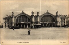 Carte postale ancienne Gare; Place de la Gare
                                                                     à Tours
                                