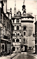 Loches Hotel de Ville et la Porte à Loches
