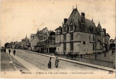 Amboise Hotel de Ville et le Chateau à Amboise
