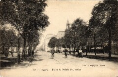 Tours Place du Palais de Justice à Tours