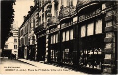 Chinon Place de l'Hotel de Ville à Chinon