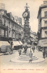 Carte postale ancienne Amiens Place Gambetta Horloge
                                                                     à Amiens
                                