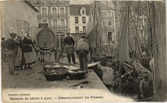 Beteau de peche debarquement du poisson