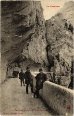 Le Vercors - Route des Grandes Goulets - La Roche Fendue à Roche