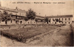 Givors - Hopital de Montgelas - Cour Interieure à Givors