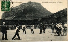 Grenoble - Le Neyron. Esplanade et les joueurs de boules à Grenoble