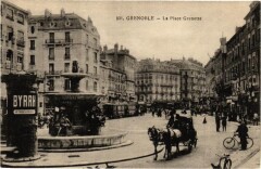 Grenoble - La Place Grenette à Grenoble