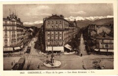 Grenoble - Place de la gare - Les deux avenues à Grenoble
