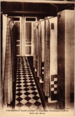 Lyon - Pensionnat Saint-Louis - Salle des Bains à Lyon
