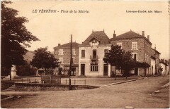 Le Perreon - Place de la Mairie au Perréon